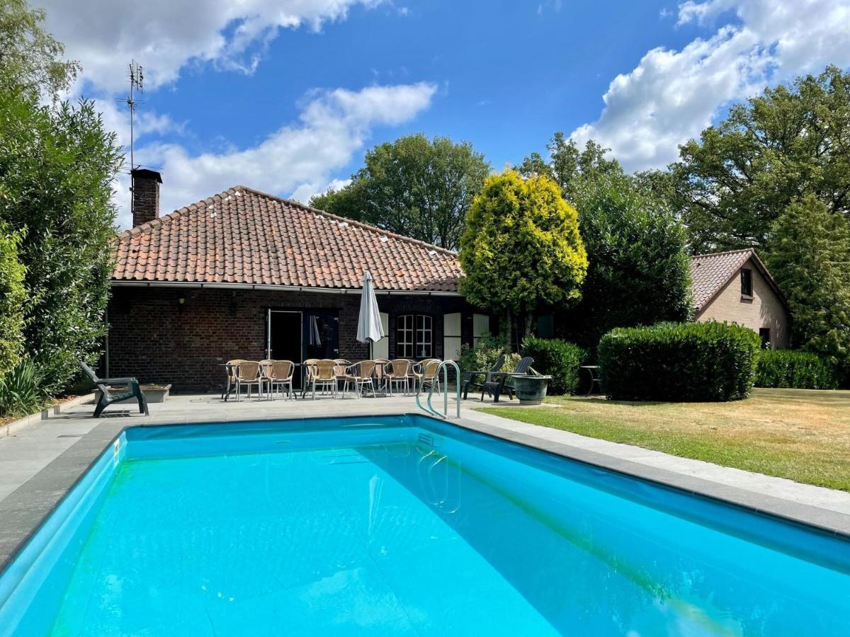 Magnificent Farmhouse In Sint Joost Exterior foto